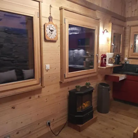 Chalet In Lovely Rich Forest Setting With A Beautiful View شاليه