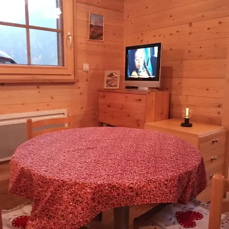 Chalet In Lovely Rich Forest Setting With A Beautiful View شاليه